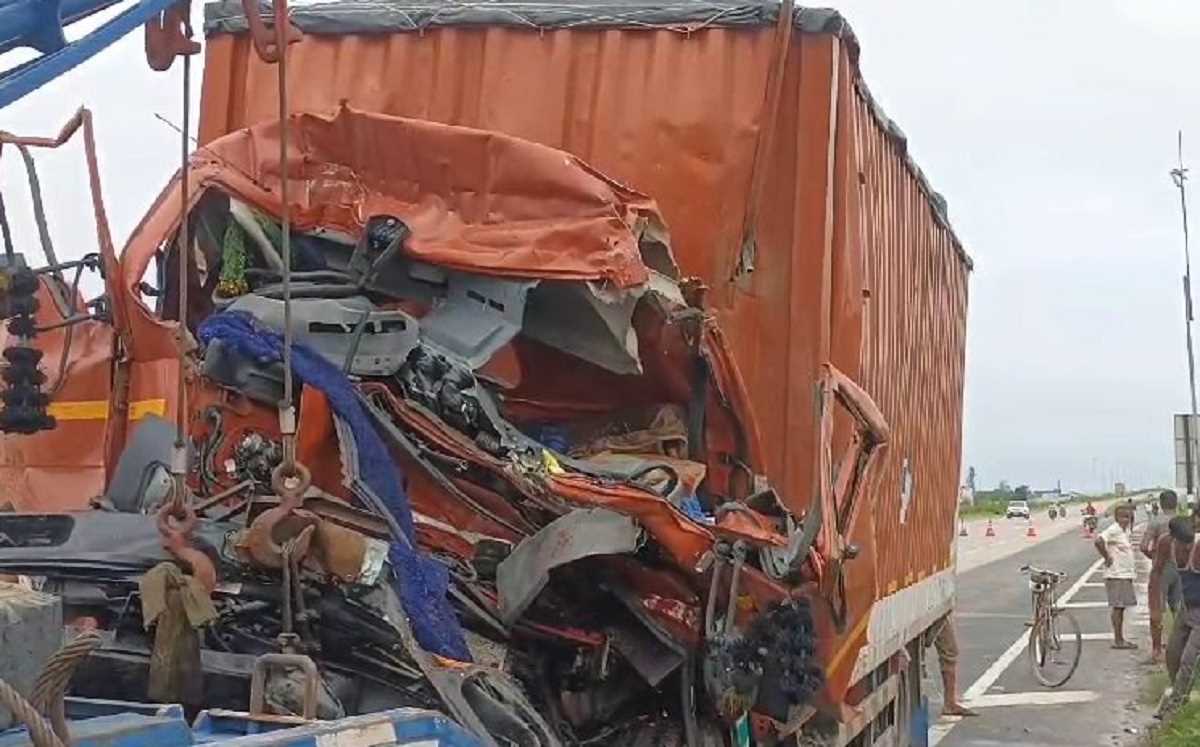 कन्नौज में सड़क हादसे में चार लोगों की मौत, सीएम योगी ने जताया दुख कन्नौज में सड़क हादसे में चार लोगों की मौत, सीएम योगी ने जताया दुख